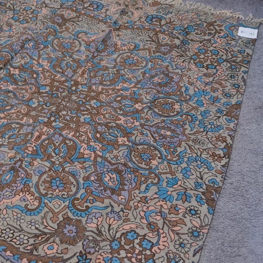 Neva Medallion 5' x 7' Rug